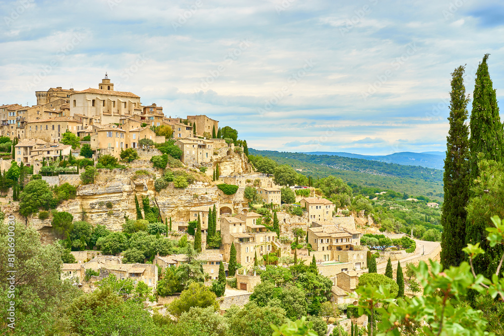 Obraz premium Famous town of Gordes in Provence, southern France