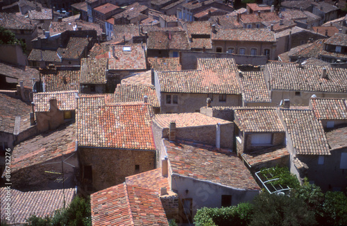 Über den Dächern einer mediterranen Stadt, Provence, Südrankreich 