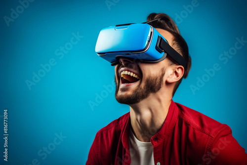 Man wearing virtual reality headset © Canvas Alchemy