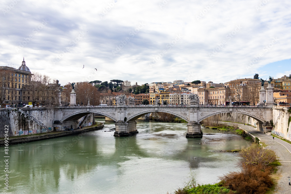Fototapeta premium Ponte sul Tevere a Roma, Italia
