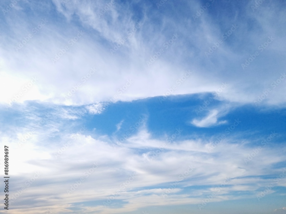 Naklejka premium Blue sky with white clouds