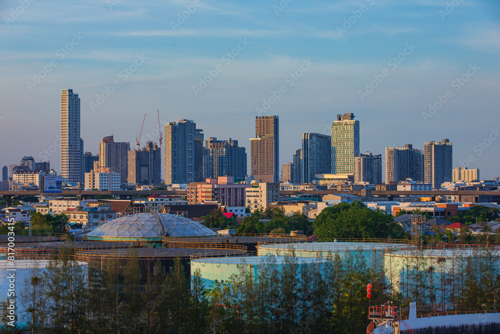 Obraz premium Cityscape at view evening background blue sky..