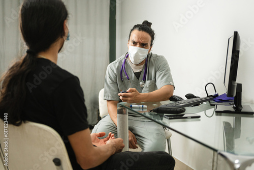 Doctor discussing hypoglycemia symptoms with patient photo