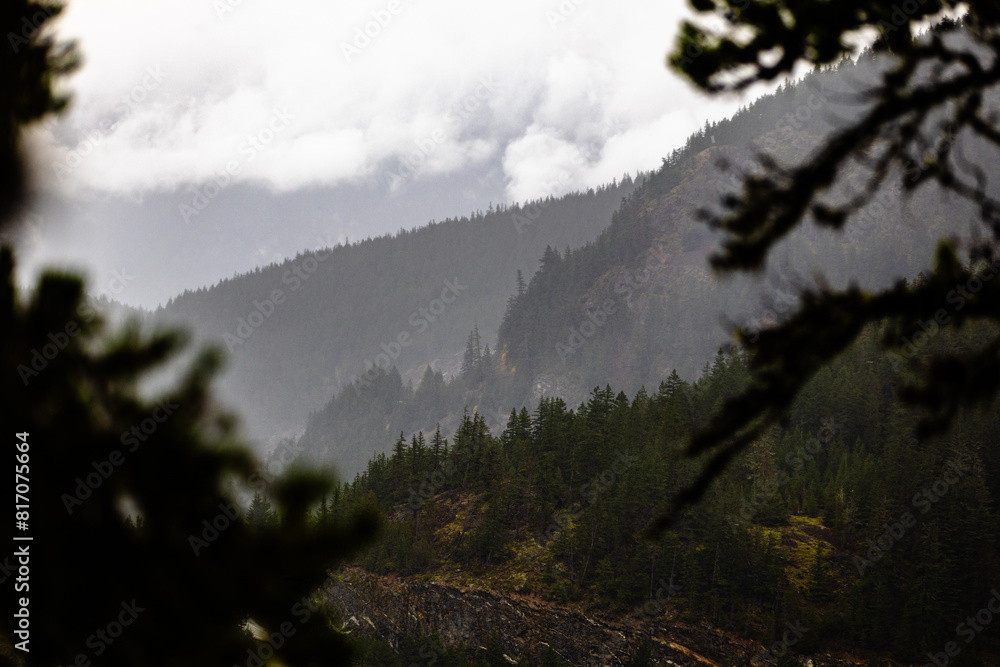 Fototapeta premium time lapse of clouds over mountains