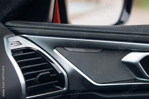 Valokuva Sound speakers at the Alcantara door panel