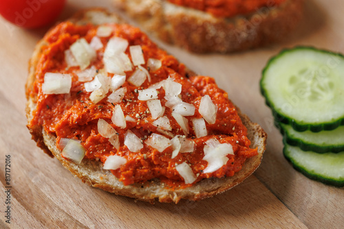 Fotografía Toast with Filet Americain or Fillet American - raw beef spread