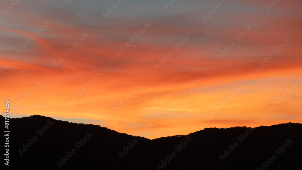 Pôr do Sol Céu Colorido Vermelho Laranja Lagoa da Conceição Floripa Florianópolis Paisagem Natural Reflexo Água Beleza Tranquilidade Natureza Final de Tarde Cenário Deslumbrante Floripa Brilho Pôr do Sol Céu Colorido Vermelho Laranja Lagoa da Conceição Floripa Florianópolis Paisagem Natural Reflexo Água Beleza Tranquilidade Natureza Final de Tarde Cenário Deslumbrante Floripa Brilho