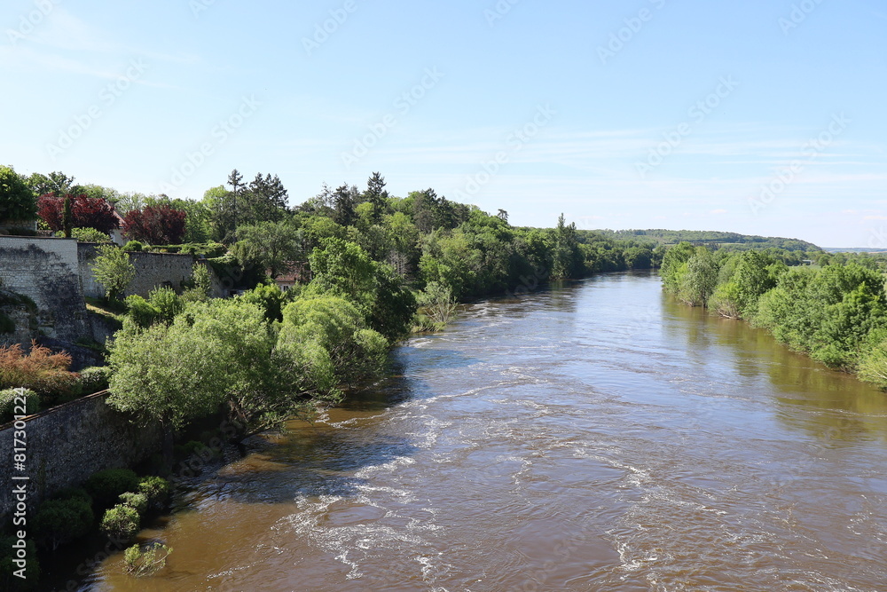 La rivière Creuse, ville de La Roche Posay, département de la Vienne, France La rivière Creuse, ville de La Roche Posay, département de la Vienne, France