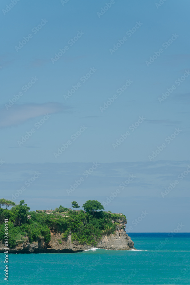 Fototapeta premium Ocean View from a Cliff on a Sunny Day