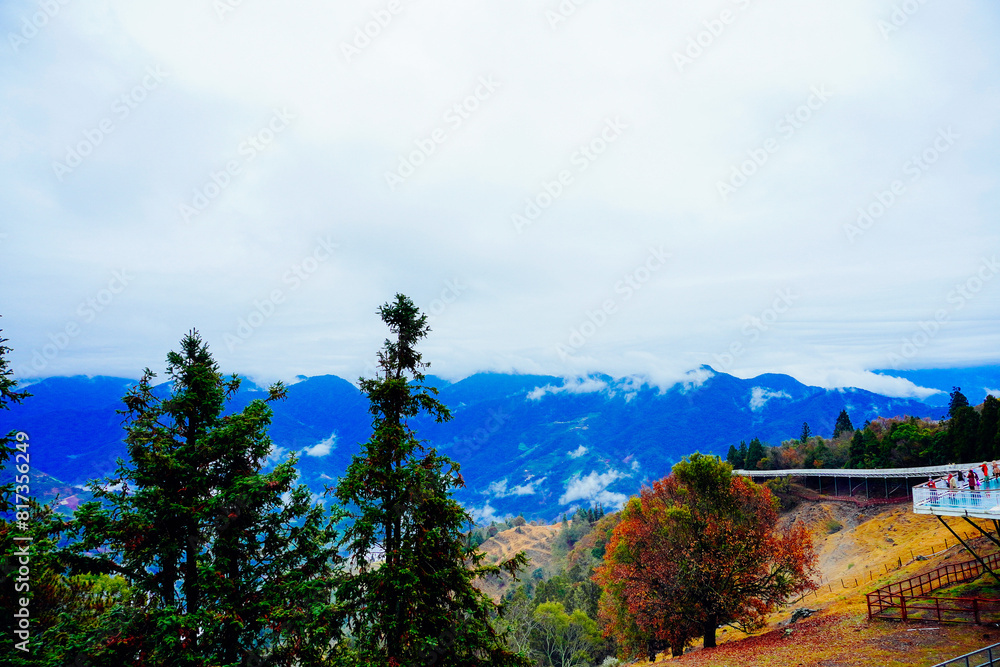 Obraz premium ali shan mountain and qingjing farm landscape in Taiwan 