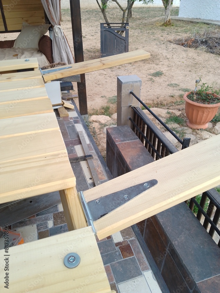 Metal Hinge Bracket on Box