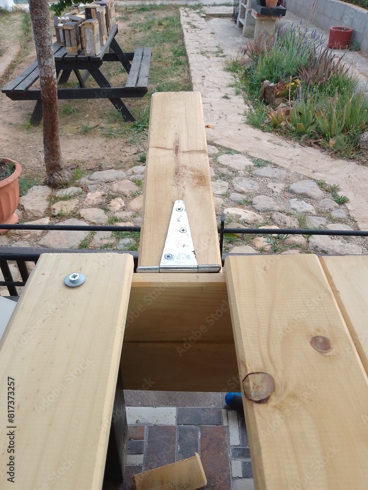 Construction of Pine Wooden Box Construction of Pine Wooden Box