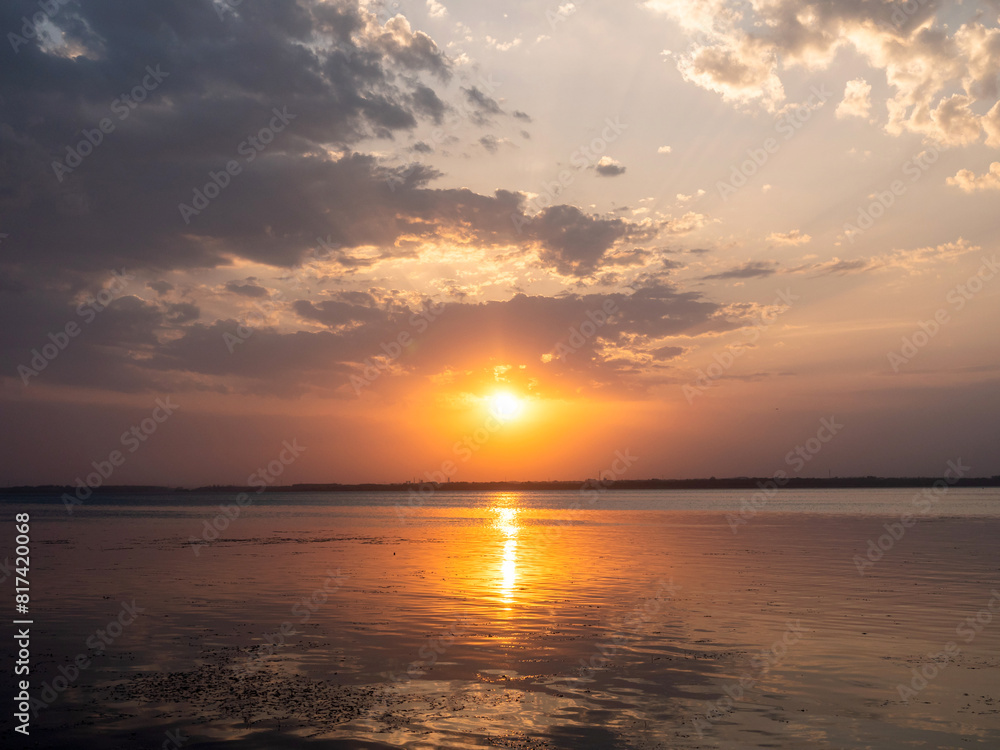 Obraz premium Enchanting Sunset by the Lake in Summer
