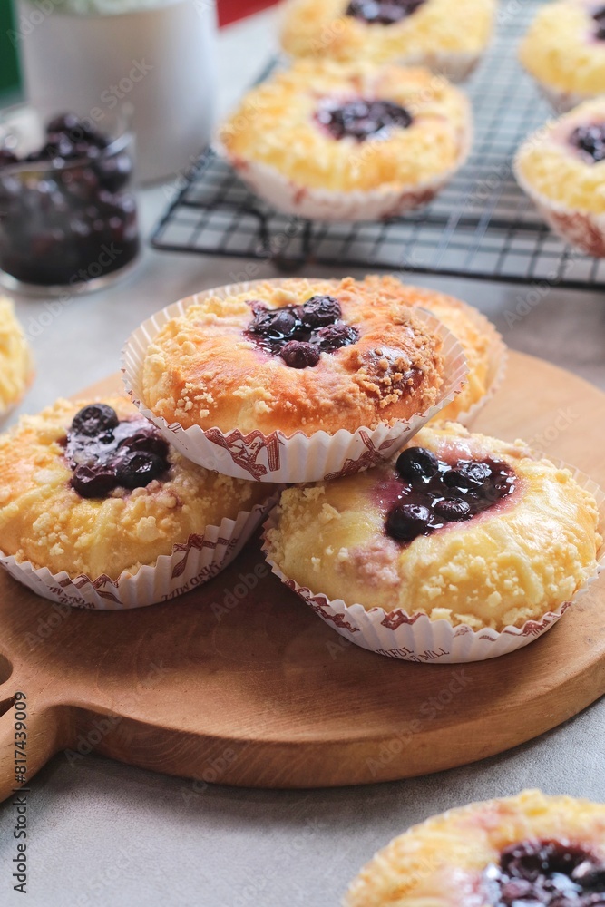 Blueberry streusel sweet bread with fresh berries and creamcheese on a wooden cutting board
Blueberry streusel sweet bread with fresh berries and creamcheese on a wooden cutting board