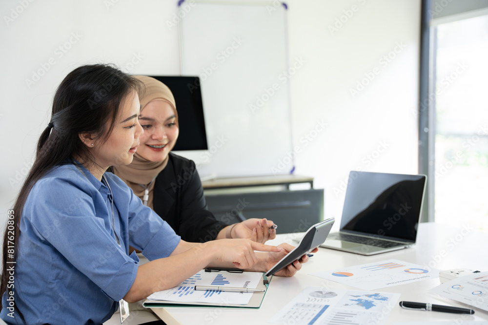 Asian businessmen, women and men Talk about new projects, presents at home office. Asian businessmen, women and men Talk about new projects, presents at home office.