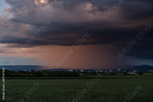 Gewitterwolke mit wolkenbruchartigem Regen über Wiesbaden und Mainz, Mai 2024