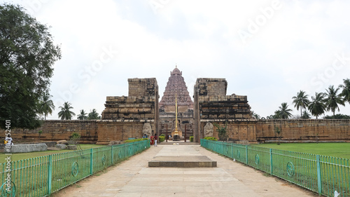 Photography The Beautiful Front View of Shri Brihadeshwar Temple, Chola Dynasty Architecture, Thanjavur, Tamil Nadu, India