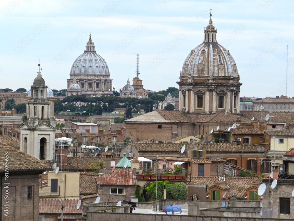 Fototapeta premium An areal view of the city of Rome in Italy