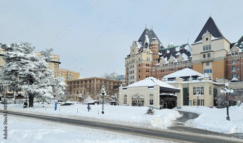 Obraz premium Stunning photograph captures the enchanting beauty of winter cityscapes in a charming town