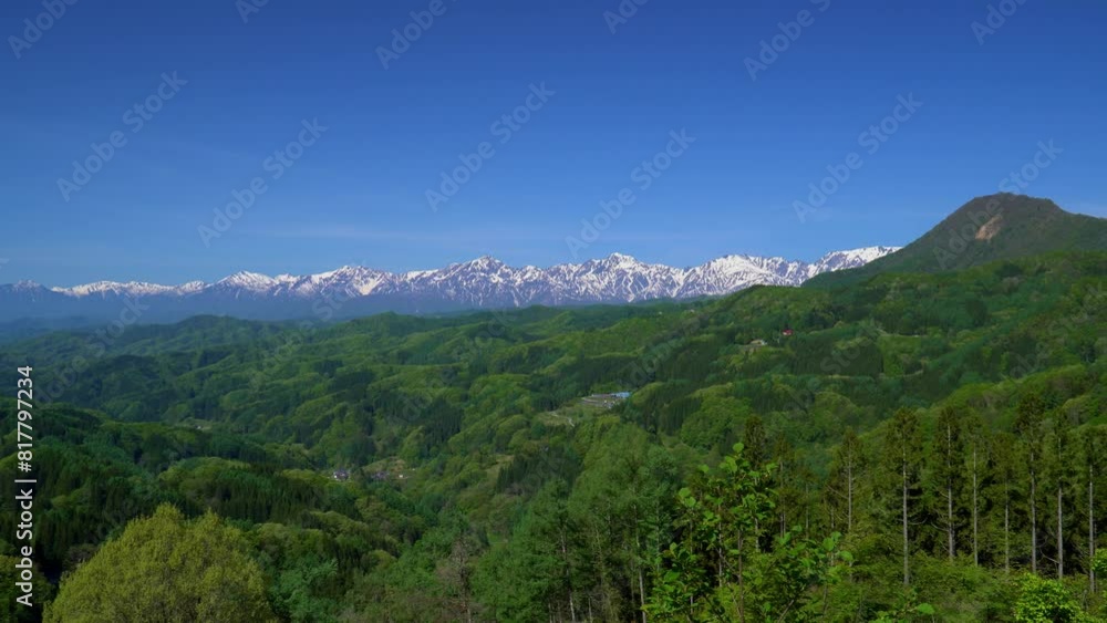 新緑の大望峠から眺めた北アルプス