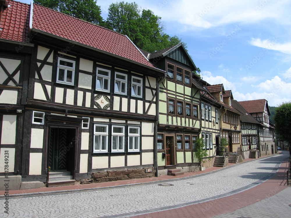 Gasse mit Fachwerkhäusern in der Fachwerkstadt Stolberg im Harz Gasse mit Fachwerkhäusern in der Fachwerkstadt Stolberg im Harz