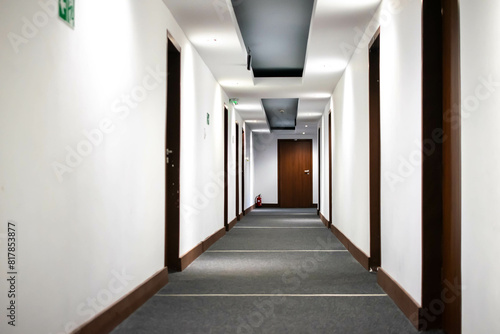 фотографія corridor in a hotel painted with white paint