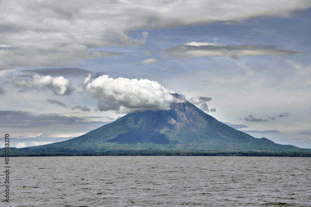Vistas del volcán Concepcion desde el lago Cocibolca en la isla de ometepe en Nicaragua.