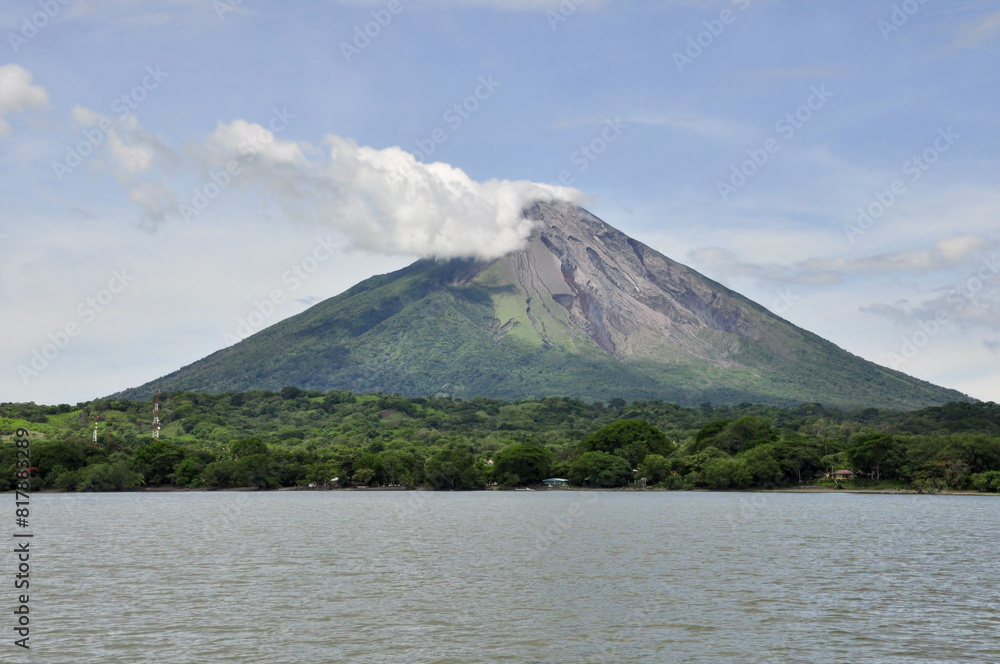 Paisaje de Volcán Concepcion en la isla de Ometepe en Nicaragua sobre el lago Cocibolca.