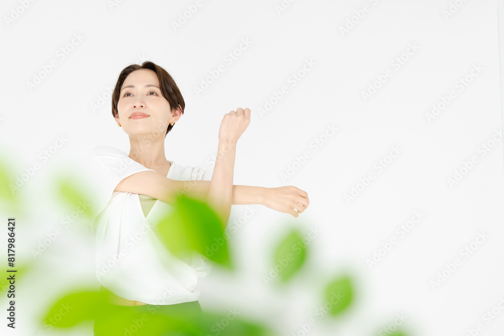 ヨガをする女性