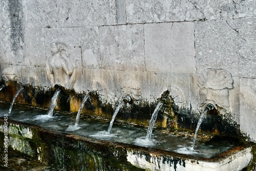 Wallpaper Mural Fontana di acqua naturale e sorgiva nello stesso luogo.
fuori del paese di San Lupo (Benevento) Torontodigital.ca