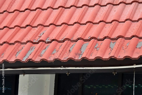 Canvas-taulu A red roof with black spots and a white trim