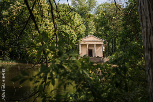 Tableau sur toile Temple of Diana in the romantic Arkadia Park, Poland