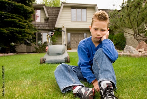 Fotografi A Boy Sulks And Avoids Mowing The Lawn