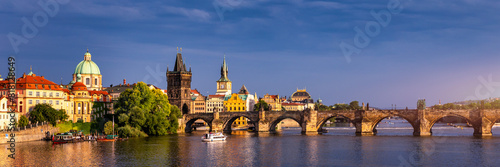 Фотография Charles Bridge sunset view of the Old Town pier architecture, Charles Bridge over Vltava river in Prague, Czechia