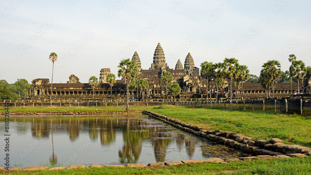 Fototapeta premium main temple complex of angkor wat