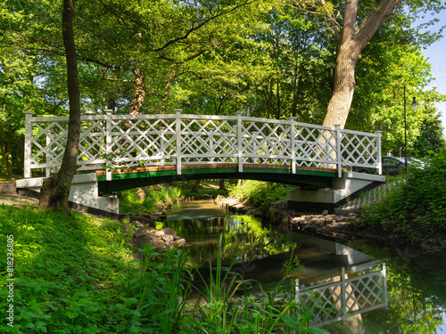 Obraz na płótnie Bridge over the river in Sopot Park on a sunny day w salonie