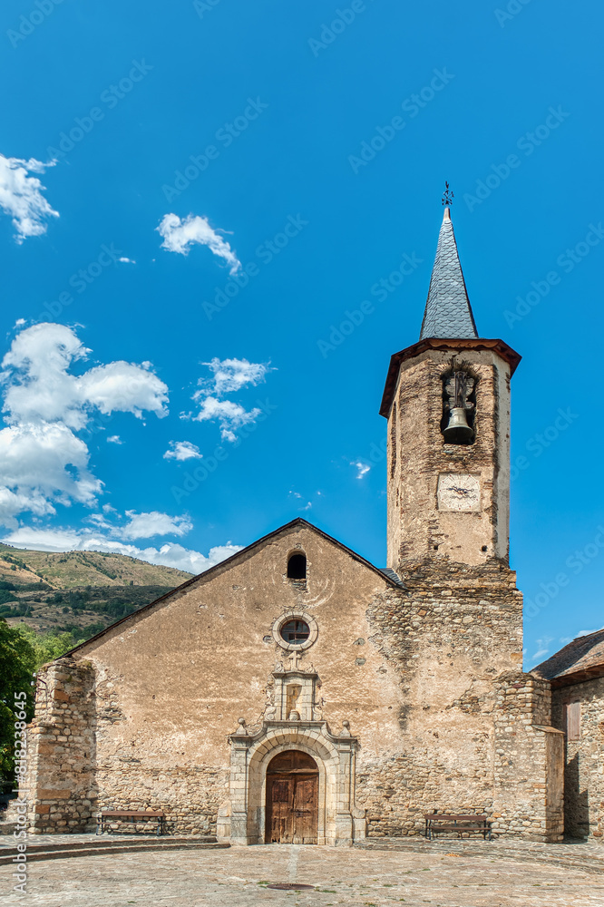 Obraz premium The town of Isil belongs to the municipal entity of Isil y Alos, integrated in the municipal term of Alto Aneu, in the region of Pallars Sobira, Catalonia, Spain.
