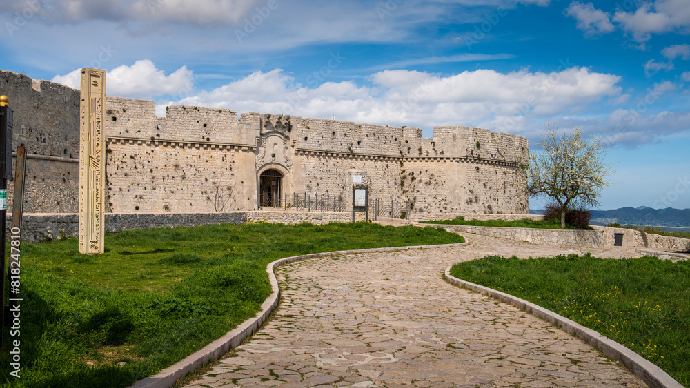 Obraz premium Monte Sant'Angelo: From Ancient Legends to Modern Pilgrimages