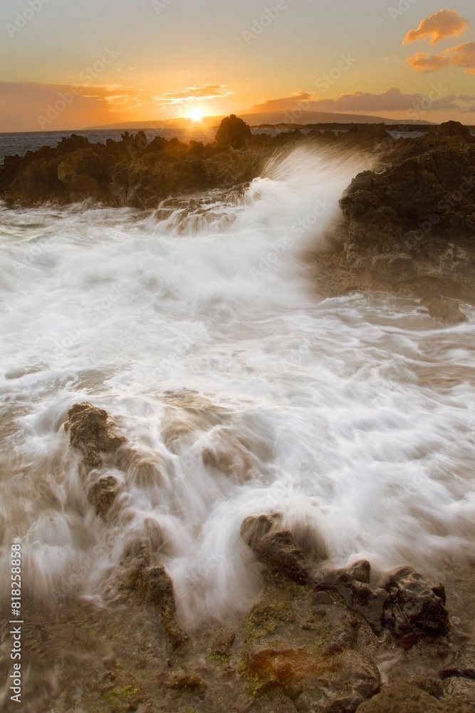 Fototapeta premium Sea Waves Breaking Over Rocks