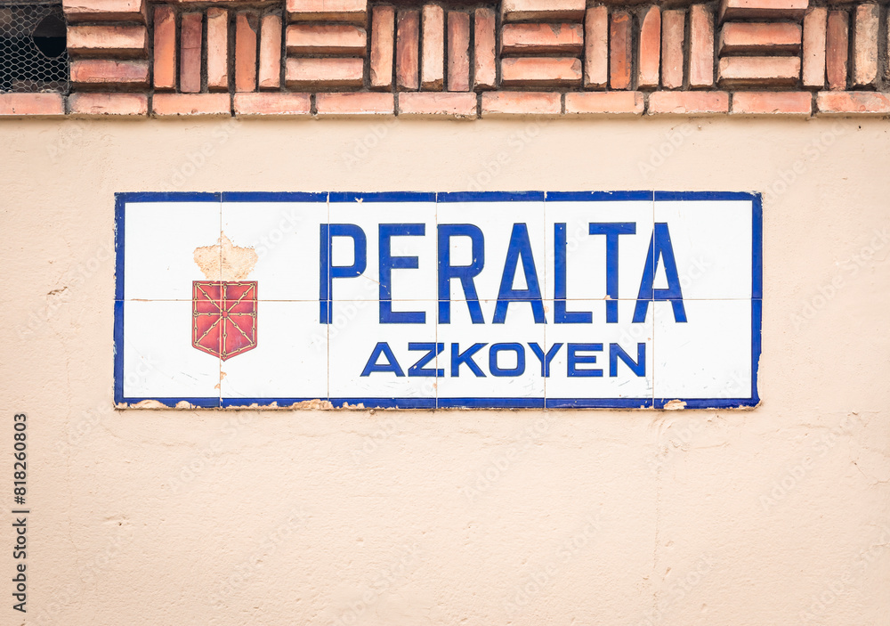 Φωτογραφία town entry sign at Peralta Azkoyen (Azkoien), merindad of Olite, province of Nav