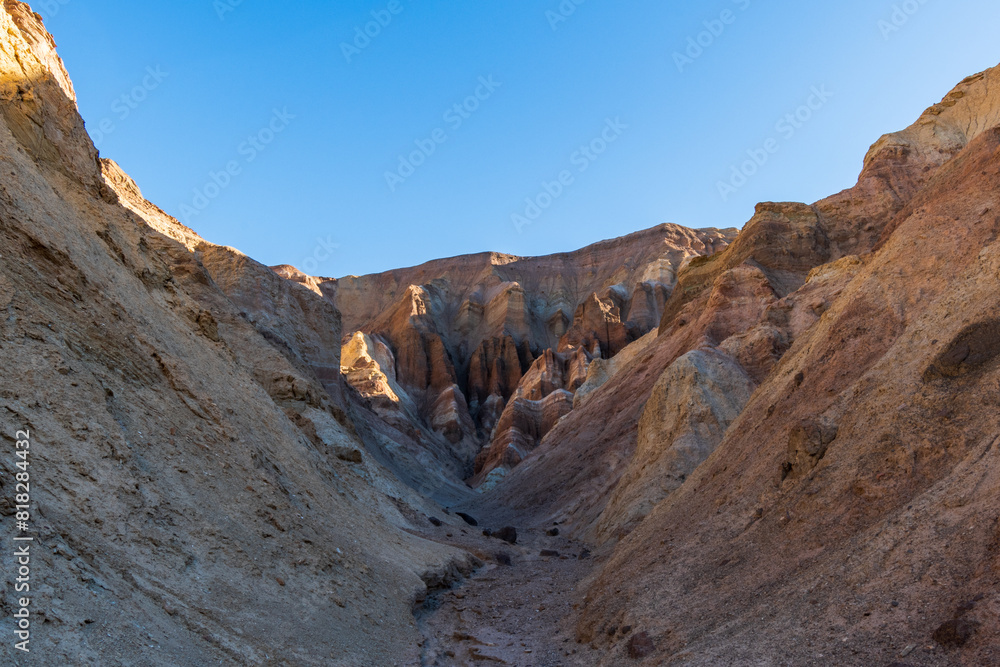 Obraz premium Sunrise Morning Sunshine in Golden Canyon, Death Valley National Park, California