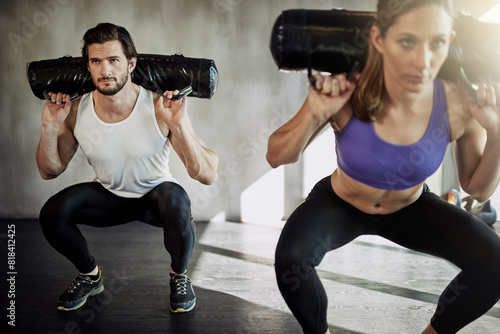 Foto Man, woman and squat with sandbag weights for exercise performance, training or muscle