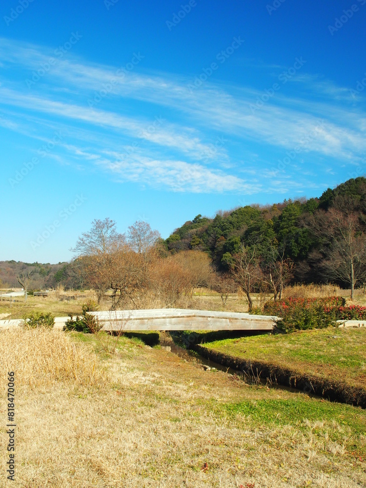 木橋のある冬の里山風景 木橋のある冬の里山風景