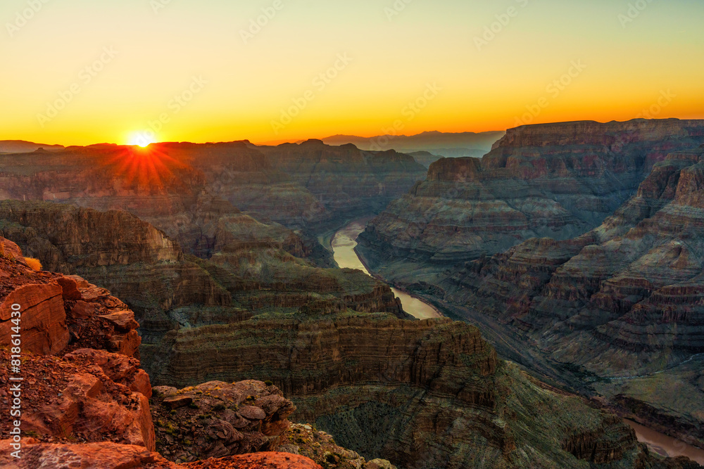 Obraz premium Sunset Over the Buttes of the Grand Canyon