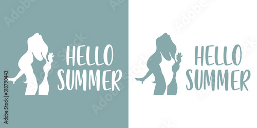 Logo vacaciones de verano. Texto manuscrito Hello Summer y silueta de mujer de pie saludando con traje de baño en espacio negativo