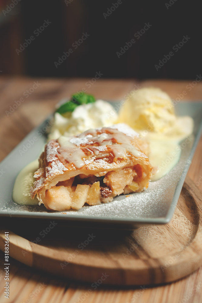 apple pie with vanilla ice cream apple pie with vanilla ice cream