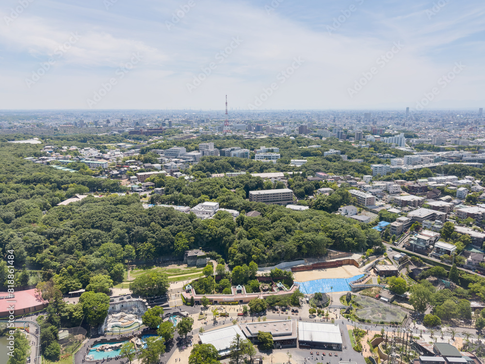 Naklejka premium 名古屋市千種区東山の上空から南西側（昭和区 八事方面）の展望（2024年5月）