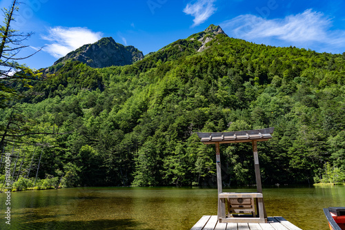 夏の明神池 photo