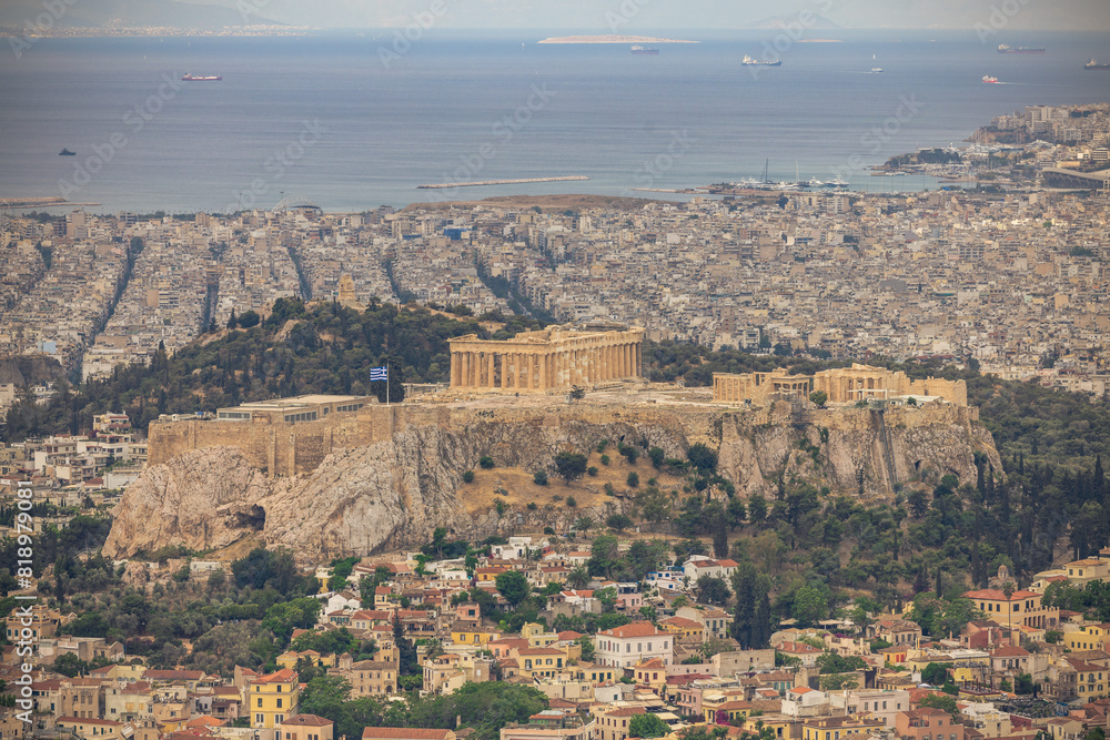 Obraz premium Athens, Greece, May 5th 2024: Panoramic view of the city of Athens from Lycabettuds hill, Greece