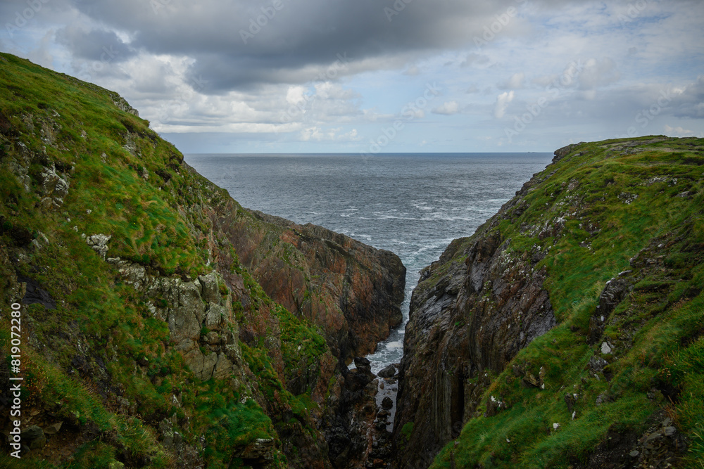 Fototapeta premium A View of a Body of Water From a Cliff